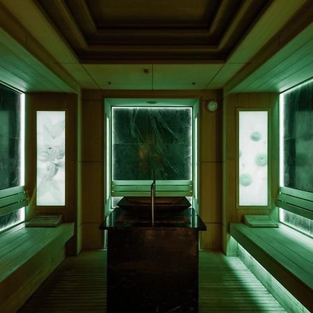 Aquaperla Hotel & Spa キシナウ エクステリア 写真