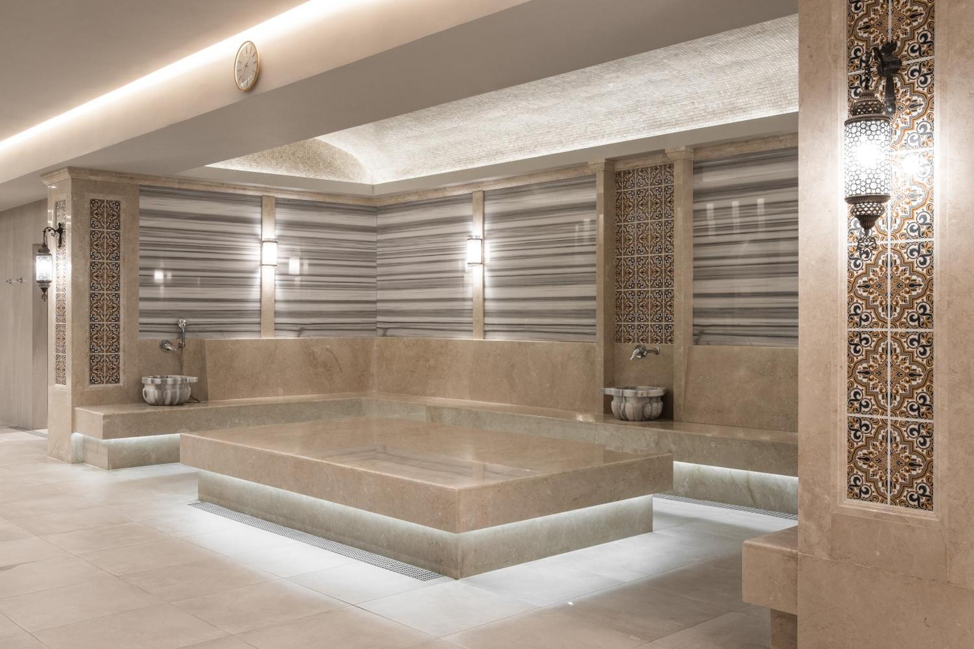 Aquaperla Hotel & Spa キシナウ エクステリア 写真